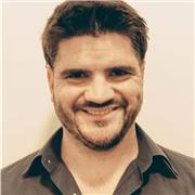 Médico psiquiatra, psicoterapeuta y científico que desea explorar un posible cambio hacia la enseñanza.